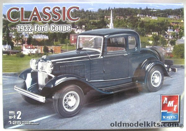 AMT 1/25 1932 Ford Coupe Classic - 3 In 1 Kit - Drag / Street / Stock, 38280 plastic model kit